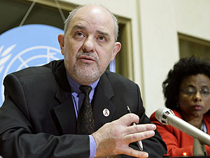 Jos Perriens, experto de la OMS, durante la presentacin de las recomendaciones. (Foto: AP)