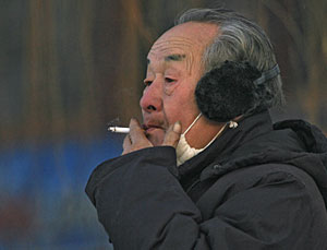 Un tercio de los fumadores de cigarrillos vive en China. (Foto: AFP | F. J. Brown)