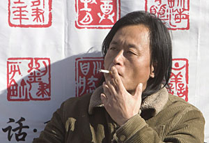 Un fumador en Pekn. (Foto: EFE | D. Azubel)
