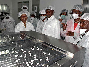 Una fbrica de antirretrovirales en Uganda. (Foto: AFP)