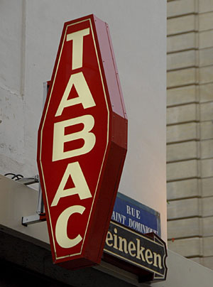 Una tienda de tabaco en París. (Foto: EFE | Horacio Villalobos)