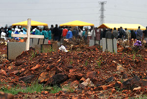 Imagen de un cementerio saturado en Soweto (Foto: AFP)
