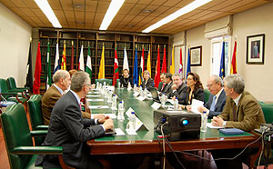 El ministro de Sanidad y Consumo, Bernat Soria, durante la reunin. (Foto: M.S.C.)
