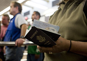 Control de pasaporte en San Ysidro, California (EEUU). (Foto: Reuters)