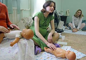 Clases de preparacin al parto y cuidados natales en una maternidad de San Petesburgo, Rusia.