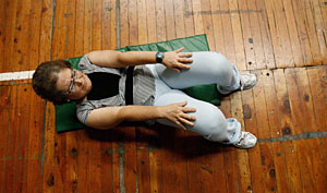 Una mujer realiza ejercicios durante una sesin de terapia cardiovascular. (Foto: Juan Carlos Ulate | Reuters)