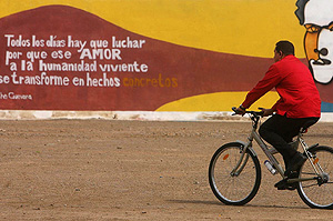 El presidente de Venezuela paseando en bicicleta (Foto: Reuters)
