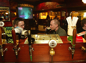 Clientes de un pub irlands (Foto: Antonio Heredia)