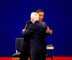 Obama y McCain durante su segundo 'cara a cara' (Foto: AFP | Paul Richards)