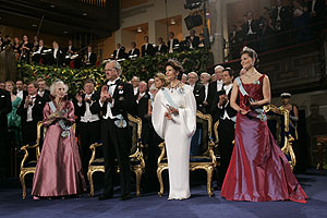 Llegada de la Famila Real de Suecia a la Entrega de los Premios Nobel de 2006. (Foto: AP)