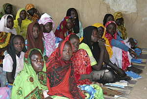 Un grupo de mujeres africanas atiende una charla sobre prevencin del VIH (Foto: Reuters)