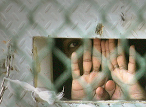 Detenido en la base de Guantnamo. (Foto: Brennan Linsley | AP)