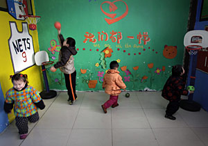 Nios seropositivos en un orfanato chino. (Foto: Reuters | Nir Elias)