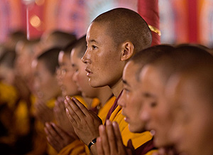 Monjes budistas rezando en Nepal (Foto: Manish Swarup | AP)