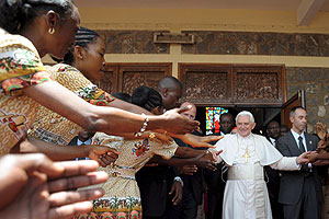 Benedicto XVI, durante su visita a Camern. | Efe