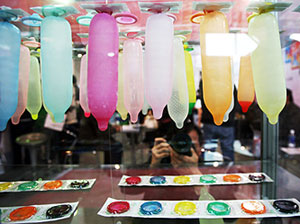 Exposicin de condones en Pekn (Foto: AFP)