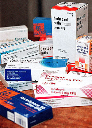 Fármacos genéricos, que se identifican por el nombre de la sustancia y del fabricante. (Foto: Pedro Armestre)