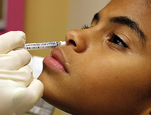 Una nia se vacuna en EEUU. (Foto: REUTERS)