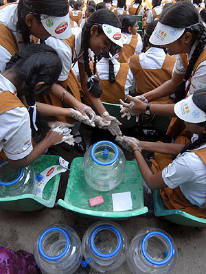Escolares indios celebran el Día Global del lavado de manos. (Foto: EFE)
