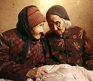 Dos gemelas chinas de 104 aos. (Foto: AFP)