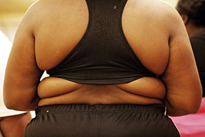 Una aspirante a entrar en un 'reality show' para perder peso se presenta ante el jurado. (Foto: Finbarr O'Reilly | Reuters)