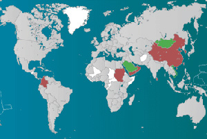 En rojo, los países que pueden prohibir la entrada en base al VIH y, en verde, los que piden una prueba de VIH para entrar. (Imagen: EL MUNDO)