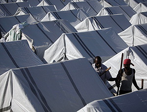 Miles de haitianos siguen viviendo en campos de refugiados. (Foto: AP | Esteban Felix)