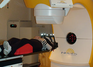 Una paciente se somete a una sesión de radioterapia. (Foto: Javiez Beneytez)