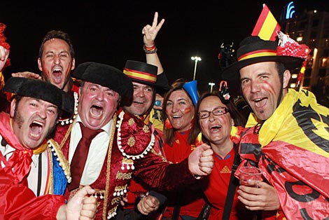 Aficionados espaoles en la semifinal contra Alemania. (Foto: AFP)
