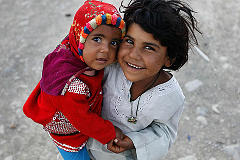 Dos nios sonren en Kabul, Afganistn. | AP | Mustafa Quraishi