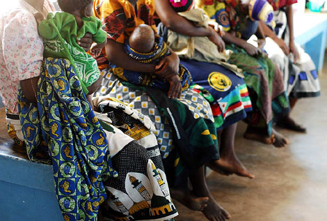 Mujeres africanas esperando el tratamiento para el VIH.| MSF