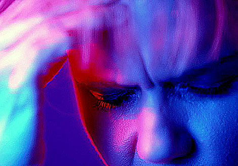 Representación de una mujer con dolor de cabeza. | Foto: El Mundo