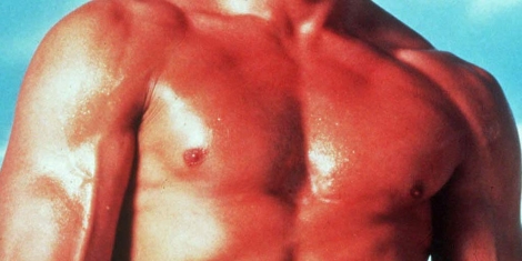 Detalle de pecho masculino, extraído de un cartel publicitario del filme 'Rocky'. | Foto: El Mundo