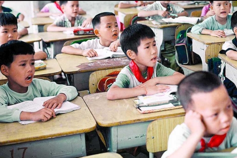 Niños chinos asisten a clase. | EL MUNDO