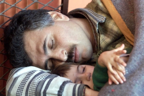 Refugiados kurdos en medio de una siesta reparadora. | El Mundo