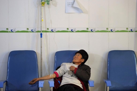 Un paciente con VIH recibe tratamiento en la provincia de Anhui (China). | AFP