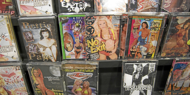 Varias pelculas porno en formato DVD. | R. Levine