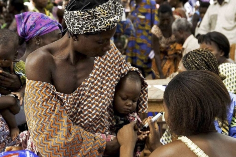 Pruebas contra la malaria en Bohicon (Benin). |Benosit Carpentier
