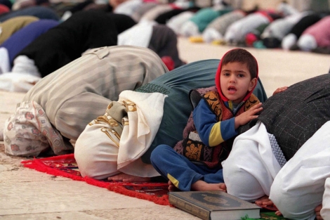 Fieles rezando en la mezquita Al Aqsa | Reuters