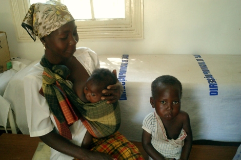 Unos nios esperando a ser vacunados de la vacuna de la malaria. | Quique Bassat