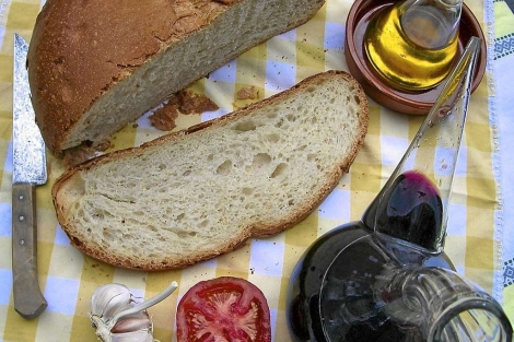 El pan, el aceite y el tomate son elementos fundamentales de la dieta mediterrnea. | El Mundo
