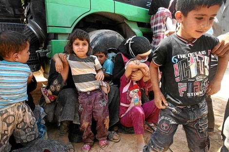 Varios nios sirios en un campamento de refugiados.| Ali Jarekji | Reuters