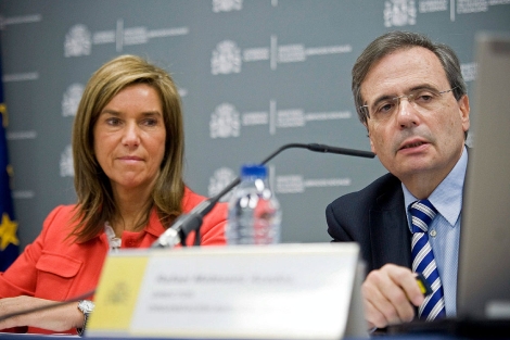 Ana Mato junto a Rafael Matesanz en rueda de prensa