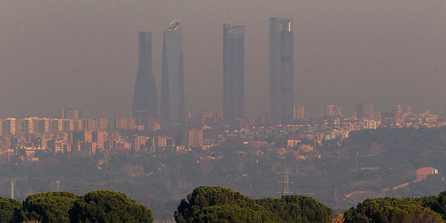 Complejo de las Cuatro Torres de Madrid en una imagen tomada en diciembre de 2011.| Efe