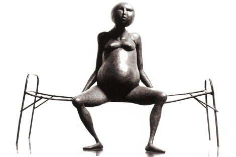Escultura de Cornelis Zitman que muestra a una mujer embarazada.| EM