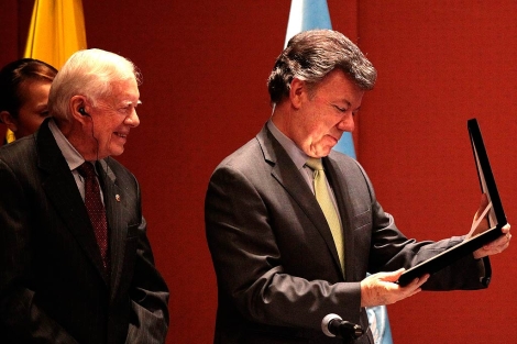 Jimmy Carter junto al presidente Santos.| Mauricio Dueas | Efe