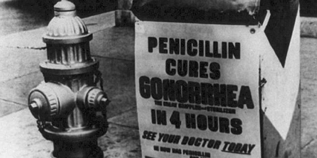 Un cartel en blanco y negro sobre el uso de la penicilina contra esta ETS.| CDC
