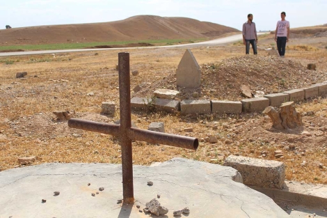 Cementerio conjunto de cristianos y musulmanes en Raqqa.| Javier Espinosa