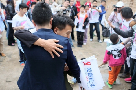 Reciente campaa de apoyo a seropositivos en China. | STR