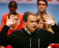 Zapatero, durante su mitin en San Sebastián. (Foto: REUTERS)